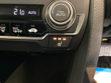 シートを素早く温め、寒い日の運転も快適。3段階で温度調節が可能です。