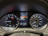 メーター中央に、車両情報を伝える表示機能ディスプレメーター!
