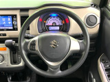 インテリアに合わせたデザインのステアリングは、運転される方のことも考え、運転しやすい形状、大きさです。是非一度、実際に触ってお確かめください。