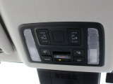 【両側電動スライド】スライドドアは両側電動スライドドアになっております。運転席からの開閉も出来、リモコンキーでも離れたところから開閉出来ますので大変便利な装備です。