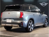MINIのお車は、&ldquo;駆け抜ける歓び&rdquo;を体現しております。走行の安定性とコーナリングの良さを追求し、思い通りにハンドルの操作可能です。