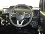 運転席まわりです。 各操作スイッチは使いやすい位置に配置されてます。