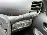 オートライト機能付きです♪またハイビームアシストで、先行車または対向車や周囲の明るさなどに応じ、自動的にハイビーム(上向き)とロービーム(下向き)を切り替えます♪
