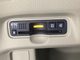 ハンドルの左下にETCがついています。高速道路の料金所の通過も楽々です。カードの取り出しもしやすい場所についています。