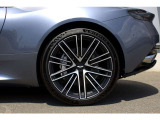 DB11より1インチ大きい21インチとなっております。
