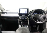 必要な装備を使いやすい位置に配置した機能的な運転席まわり。操作感や車両感覚など、ぜひ運転席に座って確かめてください。