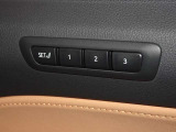 運転席には体格に合わせて最適なドライビングポジションをメモリーする機能があります。