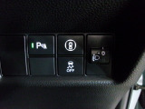 パーキングセンサーや横滑りを防ぐVSA等のスイッチ類は運転席の右側、手の届きやすい位置にあります。