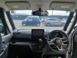 納車前には当社整備工場にてディーラー整備士が、12ヶ月点検又は車検整備を実施。安心してお乗り頂けるようお渡しさせて頂きます。