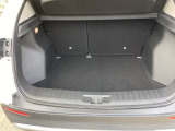 広々としたトランクスペースを備えており、日常の買い物から旅行の荷物までしっかり収納。使い勝手の良い荷室で、さまざまなシーンに対応できます。