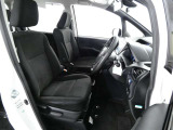 高いホールド性で運転姿勢が安定します。長距離ドライブでも疲れにくいのが魅力です。快適なドライビングライフをお送りください♪