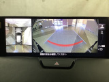 狭い場所での駐車やすれ違いなどでより的確な運転操作に役立つ360&deg;ビューモニターが装備されています。