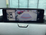 狭い場所での駐車やすれ違いなどでより的確な運転操作に役立つ360&deg;ビューモニターが装備されています。