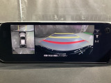 狭い場所での駐車やすれ違いなどでより的確な運転操作に役立つ360&deg;ビューモニターが装備されています。