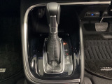 「e:HEV」は、モーター走行を中心にしながら電気エネルギーやエンジン動力を最も効率よく使い分けることができる賢いハイブリッドシステムです。サイドブレーキはスイッチ操作の電子制御パーキングブレーキです