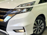 【LEDヘッドライト】悪天候や夜間走行時も良好な視界を確保し安心して運転できる高輝度LEDヘッドライトを装備!点灯速度が早く、消費電力も抑えられています。