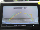 駐車するとき、後ろのスペースがどれくらいあるかわからず、うまく停められない・・なんてことを防ぐ、バックカメラを装備!こちらのお車のように大きい車には本当に助かる装備です!