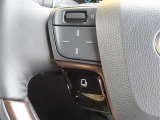 運転中、オーディオの操作をしてて、ハッとしたことはありませんか?ステアリングスイッチは、運転中でもハンドルでオーディオの操作が可能です。安全なドライブをサポートします。
