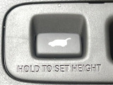 【パワーバックドア】スマートキーや運転席のボタンを押すだけでリアゲートが自動で開閉します!荷物を持っている時や、高い位置にあるバックドアを閉める際に便利な機能です♪
