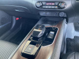 駐車ブレーキは電動式です。オートホールド機能付きで便利ですね