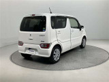バックカメラが付いているので後方確認が非常にしやすいです。今や運転初心者も熟練者も必須装備!ついていて損はないですね♪