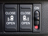 運転席からもスライドドアをボタン操作でスピーディーに開閉できます!またスマートキーでも操作できるので便利です。