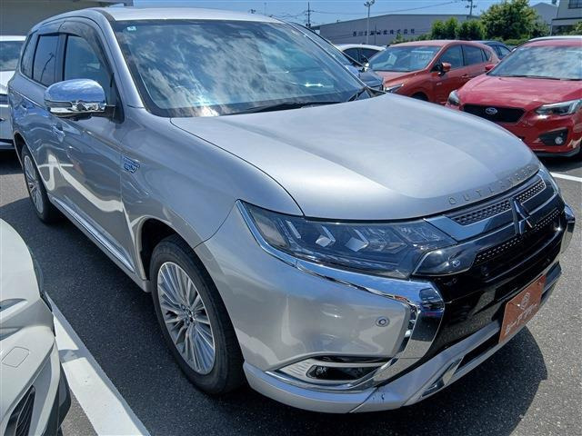 アウトランダーPHEV2.4 G プラスパッケージ 4WD