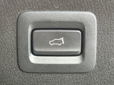【パワーバックドア】スマートキーや運転席のボタンを押すだけでリアゲートが自動で開閉します!荷物を持っている時や、高い位置にあるバックドアを閉める際に便利な機能です♪