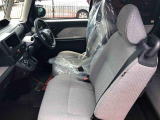 フロントシートです。ゆったり運転ができます。長距離ドライブもラクラク♪♪