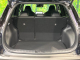 積み下ろしのしやすいデッキにはたっぷりと荷物を積み込んでいただけます。遊びから仕事まで、様々なシーンで頼れます♪