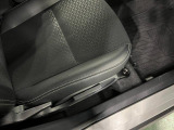 痛みの出やすい運転席シートの角、フロアマット、座面、ともに良好です