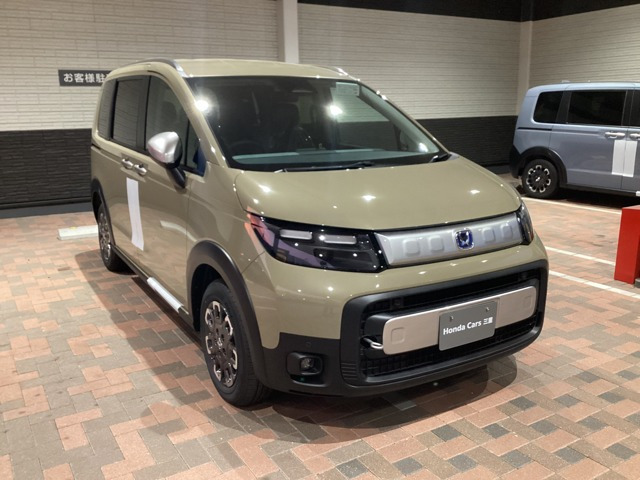 フリード 1.5 e:HEV クロスター 4WD 