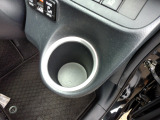 運転席側の手の届きやすい位置にドリンクホルダーが付いています。