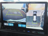 【マルチビューカメラシステム】専用のカメラにより、上から見下ろしたような視点で360度クルマの周囲を確認することができます。縦列駐車や幅寄せ時に大活躍間違いなしの機能