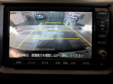バックカメラの画像です。ガイドラインがスムースな車庫入れをサポートいたします。車庫入れの安心感がアップしますね。