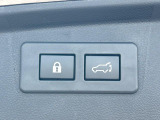 【パワーバックドア】スマートキーや運転席のボタンを押すだけでリアゲートが自動で開閉します!荷物を持っている時や、高い位置にあるバックドアを閉める際に便利な機能です♪