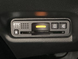 ハンドルの左下にETCがついています。高速道路の料金所の通過も楽々です。カードの取り出しもしやすい場所についています。