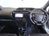 スイッチ類やメーター類を見やすく配置した、直感的で扱いやすいインパネ。初めて運転される方でも、迷わず操作出来る安心設計です。