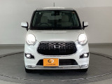 最新のLEDヘッドライトで、より明るく遠くまで照らします!フロントバンパーにはLEDフォグライトが装着されています。