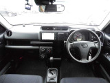 【運転席・インパネまわり】 ハンドル・シート・フロアーなど隅々までプロによるクリーニング済み☆彡キレイな車内でドライブが一層快適にお楽しみいただけます!!