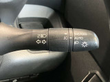 車外の明るさに応じでライトを点灯、消灯してくれるオートライト機能です☆お天気の良い昼間のトンネル走行などオートにしてると便利で安心です☆エンジン停止時にライトの消し忘れも無くなります☆