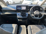 ◆◆◆運転席まわりはこのように機能的にまとまっています。足元が広くて、開放的ですよ!ぜひお座りください。