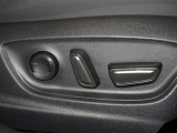 パワーシート搭載。微妙な調整が手軽にでき、ピッタリのポジションで運転することが可能です。