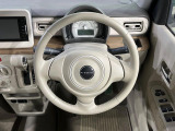 【純正革巻きステアリング】上質な革を使用することで、手にしっかり馴染みとても運転しやすいハンドルです♪