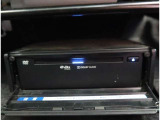 【DVDプレーヤー】オプションのDVDプレーヤーが助手席下に付いております。