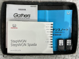 スマートキーは鍵をバッグに入れたままでもドアロックの開閉やエンジンのON・OFFができます。夜間や雨の日も鍵を探さなくて良いので便利です。