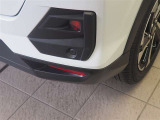 コーナーセンサーを車の前後に装備。障害物との距離に応じて、警告音を変えてお知らせしてくれます。