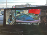 アラウンドビューモニター装備。前後左右4つのカメラから解析した、まるで上から車を見たような画像が映し出され、車の死角や駐車場の線も確認ができるようになります。日産の先進装備の1つです。