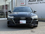 シングルフレームグリルはAudiの象徴的なデザイン要素であり、一目でAudiとわかるスタイル、大きくて迫力のある形状が車のスポーティな印象を強調しており、魅力的なデザインとなっています。