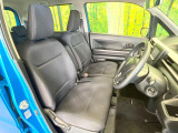 運転席シート廻りは使用感も少なく、良好な状態となっています。前オーナー様が丁寧に使っていたことがよくわかりますね。
